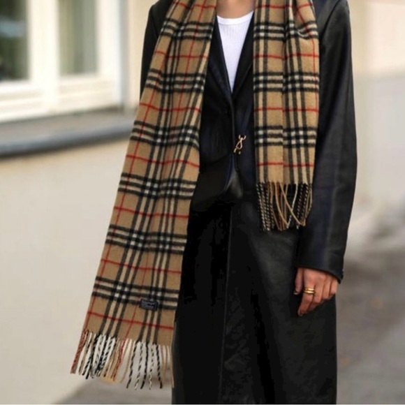 BURBERRY Novacheck Unisex Scarf in traditional Camel, Black and Red Colorway. - Picture 8 of 10